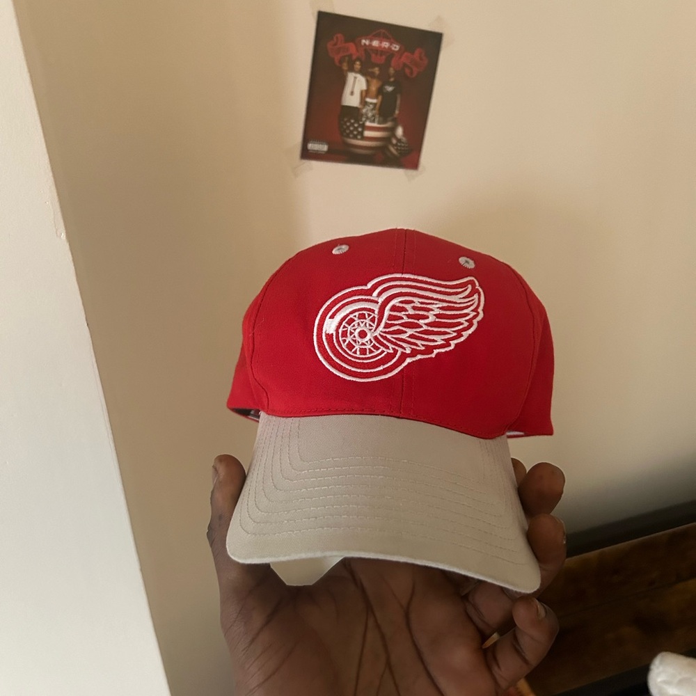 Red Detroit Red Wings Cap